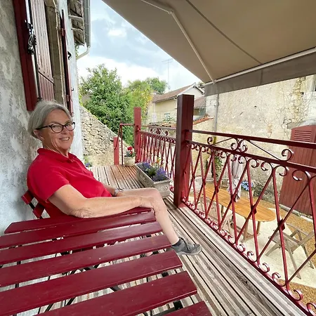 Au Pied Du Chateau