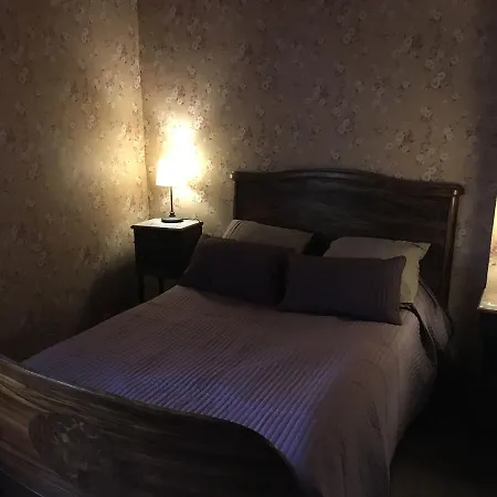 Au Pied Du Chateau * Bourdeilles