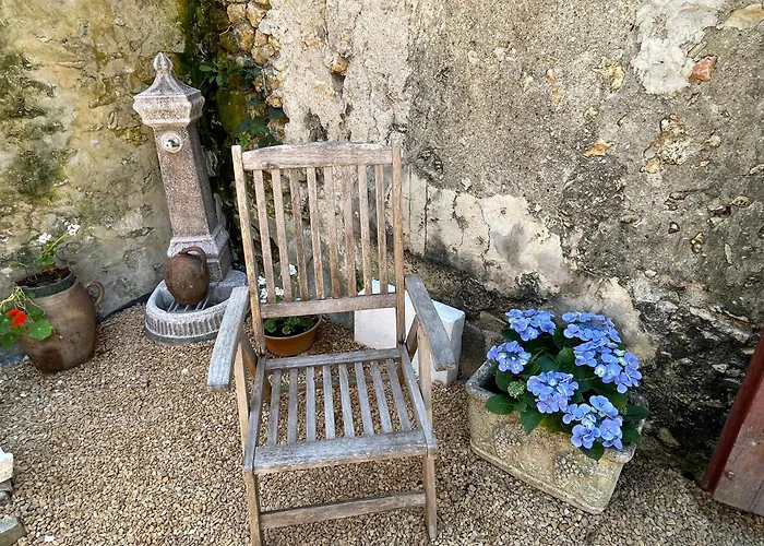 Au Pied Du Chateau *