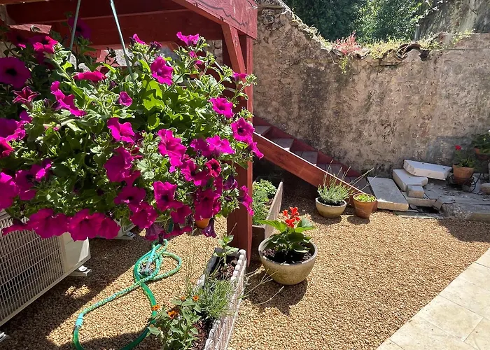 Au Pied Du Chateau * Bourdeilles