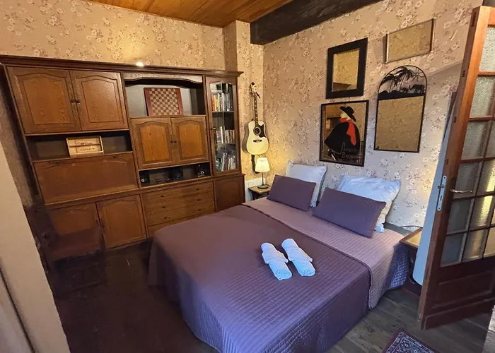 Au Pied Du Chateau Bourdeilles